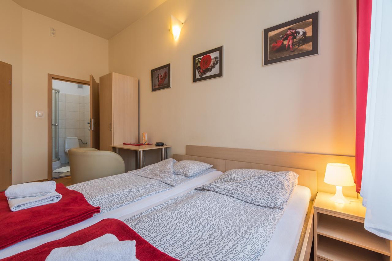 Euro-Room Rooms & Apartments Krasków Εξωτερικό φωτογραφία