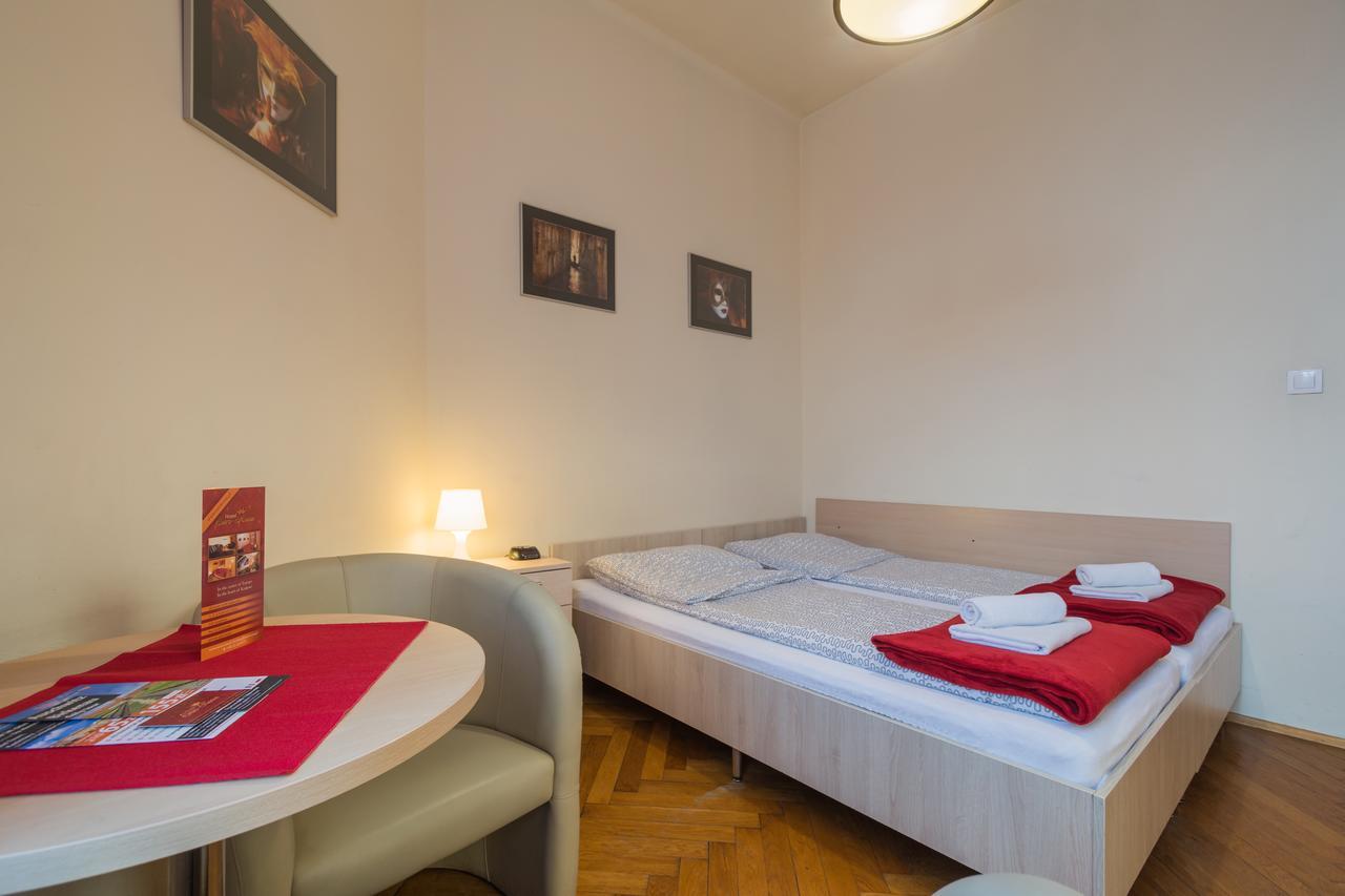 Euro-Room Rooms & Apartments Krasków Εξωτερικό φωτογραφία