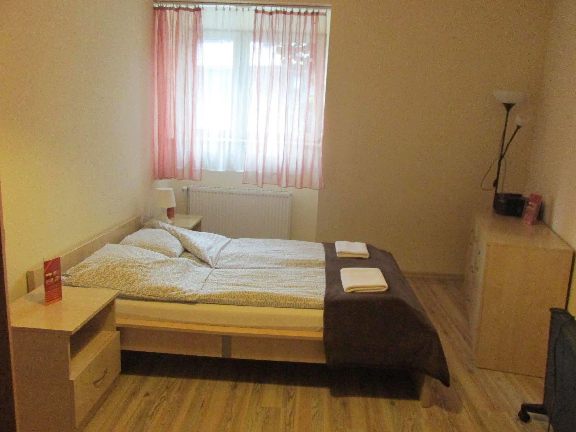 Euro-Room Rooms & Apartments Krasków Εξωτερικό φωτογραφία